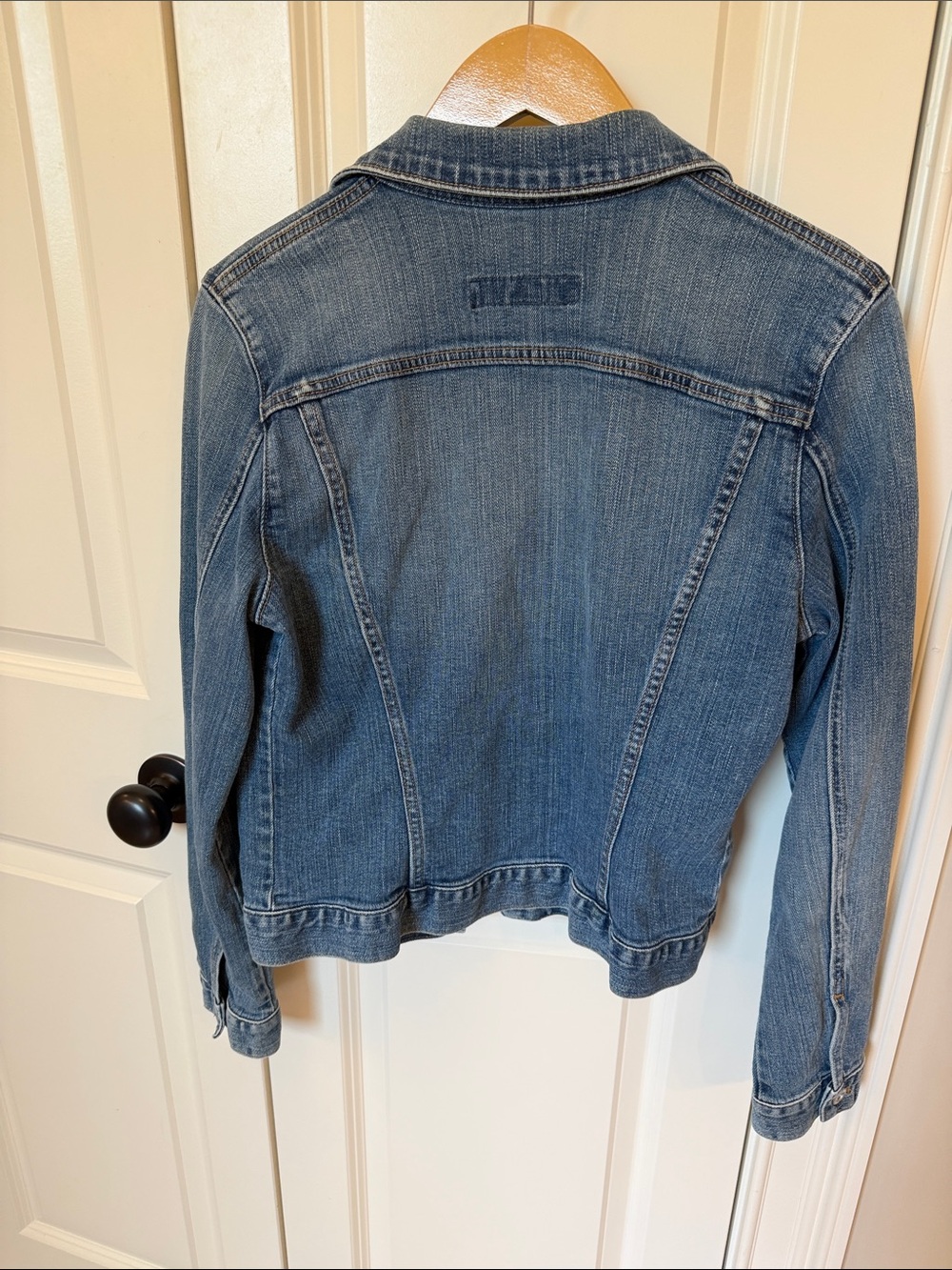 GAP Women's Medium Blue Denim Jacket with Button Front fitted - Picture 5 of 8